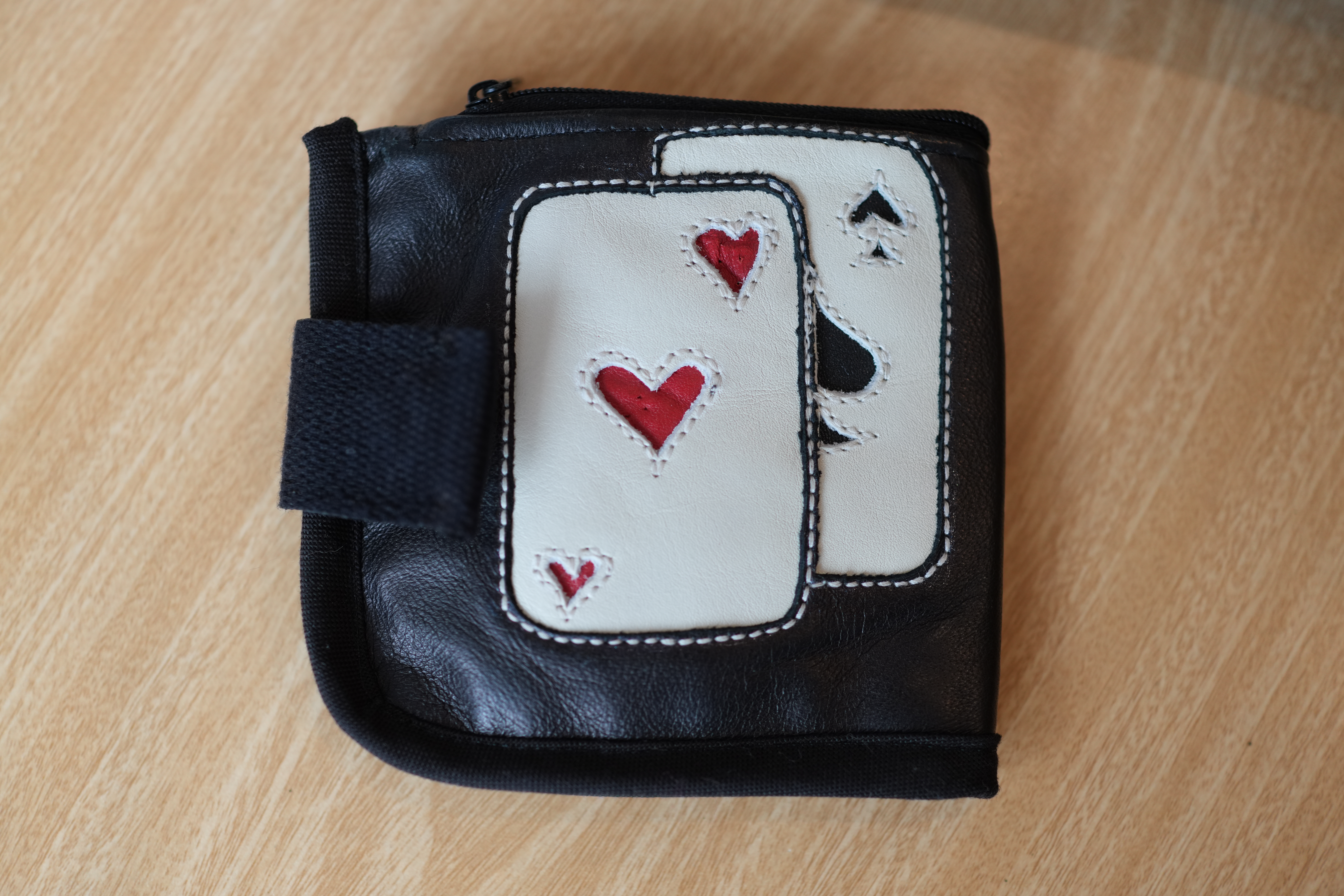 Portefeuille en cuir avec broderie cartes